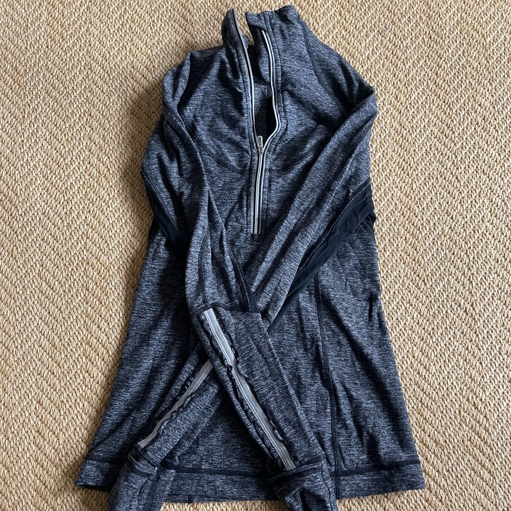 Lululemon quarter zip sweater. SIZE:4